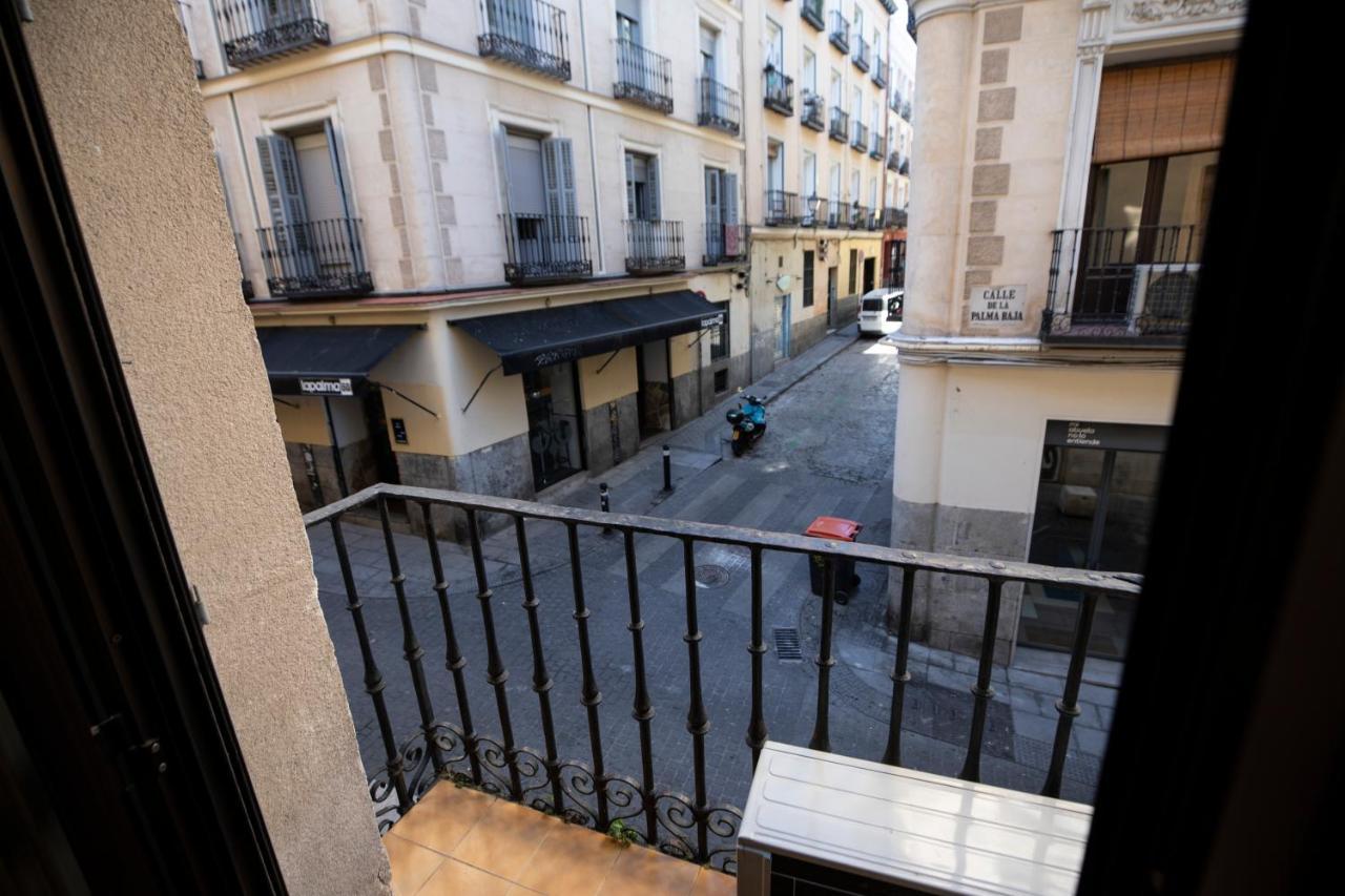 Hostal Los Perales Madrid Esterno foto View of the street from the Hotel Cervantes