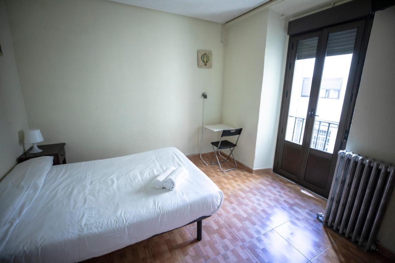 Hostal Los Perales Madrid Esterno foto