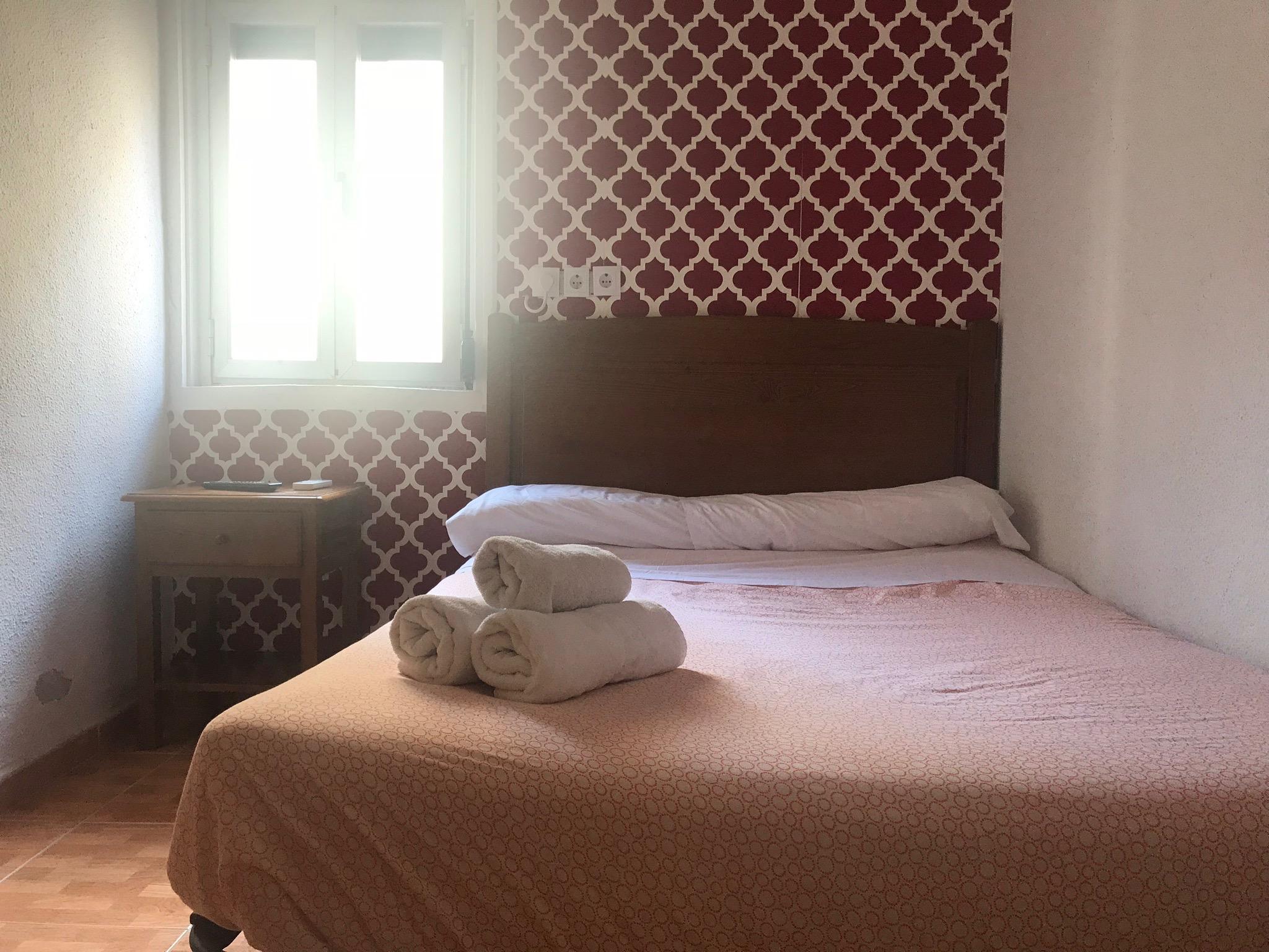 Hostal Los Perales Madrid Esterno foto A guest room at the hotel