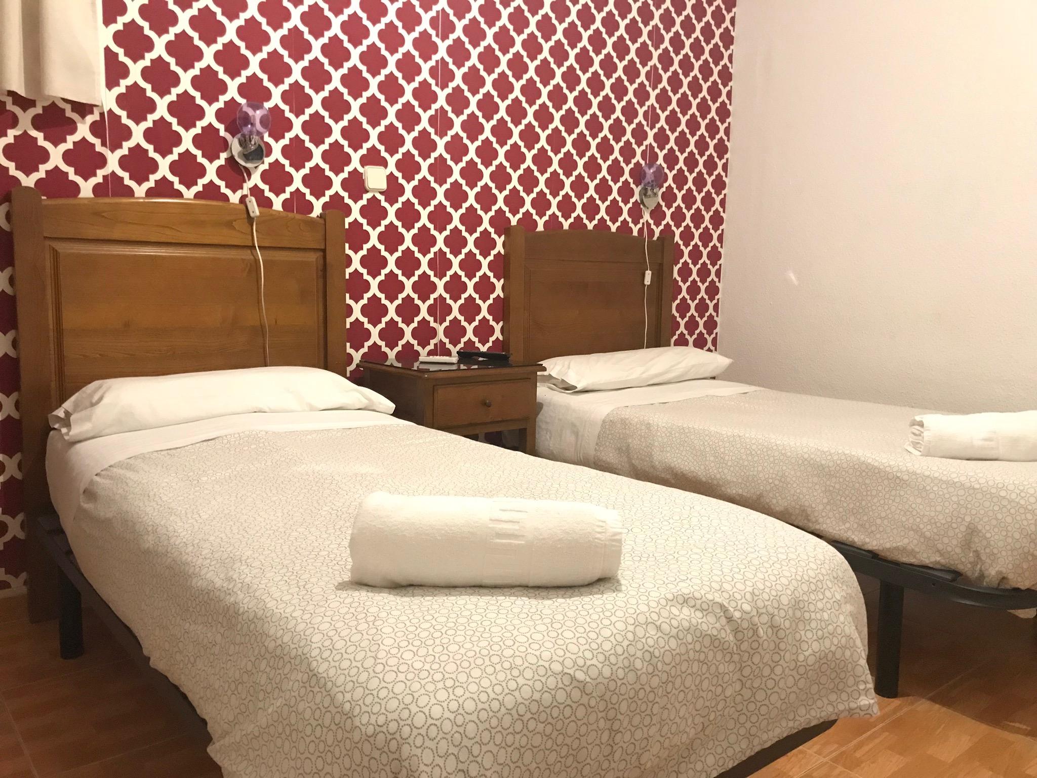 Hostal Los Perales Madrid Esterno foto A typical room at the hotel