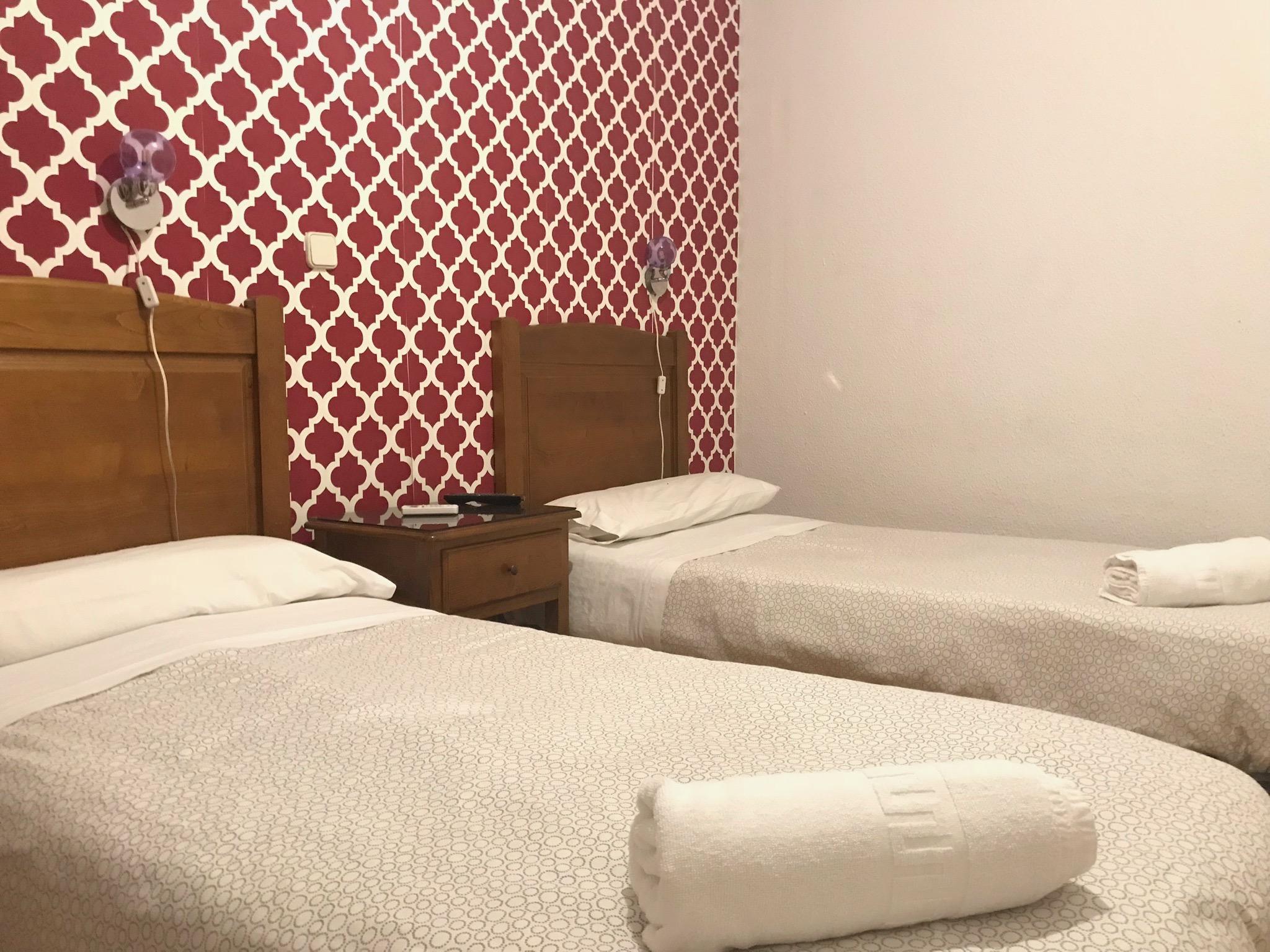 Hostal Los Perales Madrid Esterno foto A room at the hotel