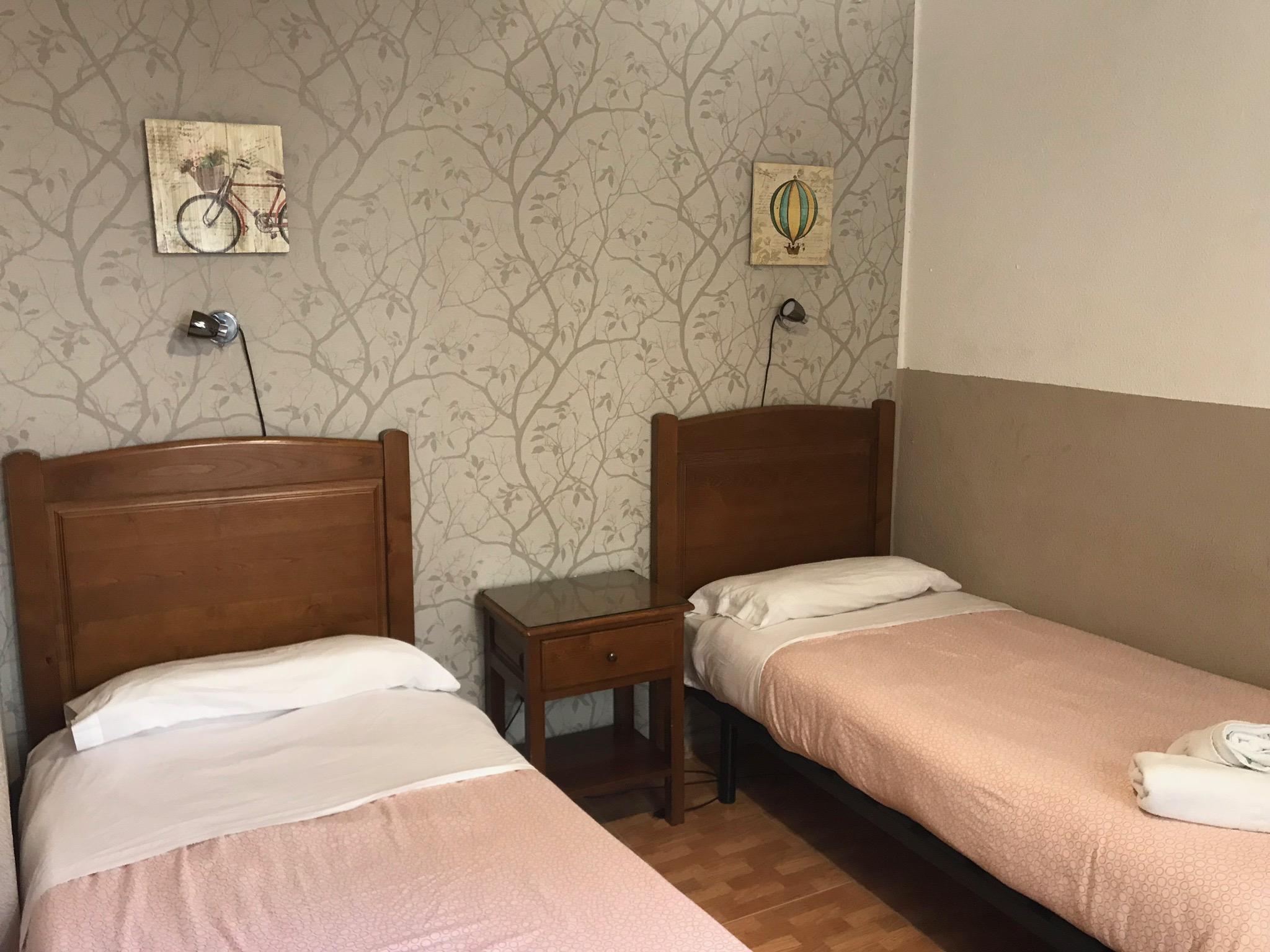 Hostal Los Perales Madrid Esterno foto A room at the hotel