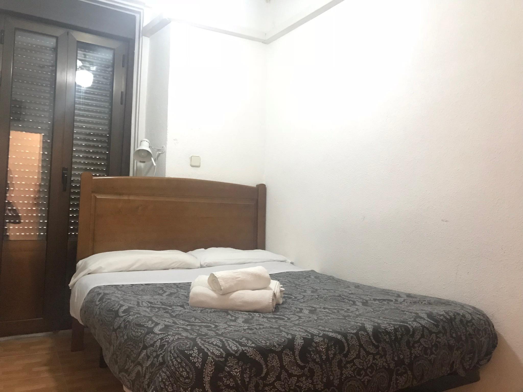 Hostal Los Perales Madrid Esterno foto A room at the hotel