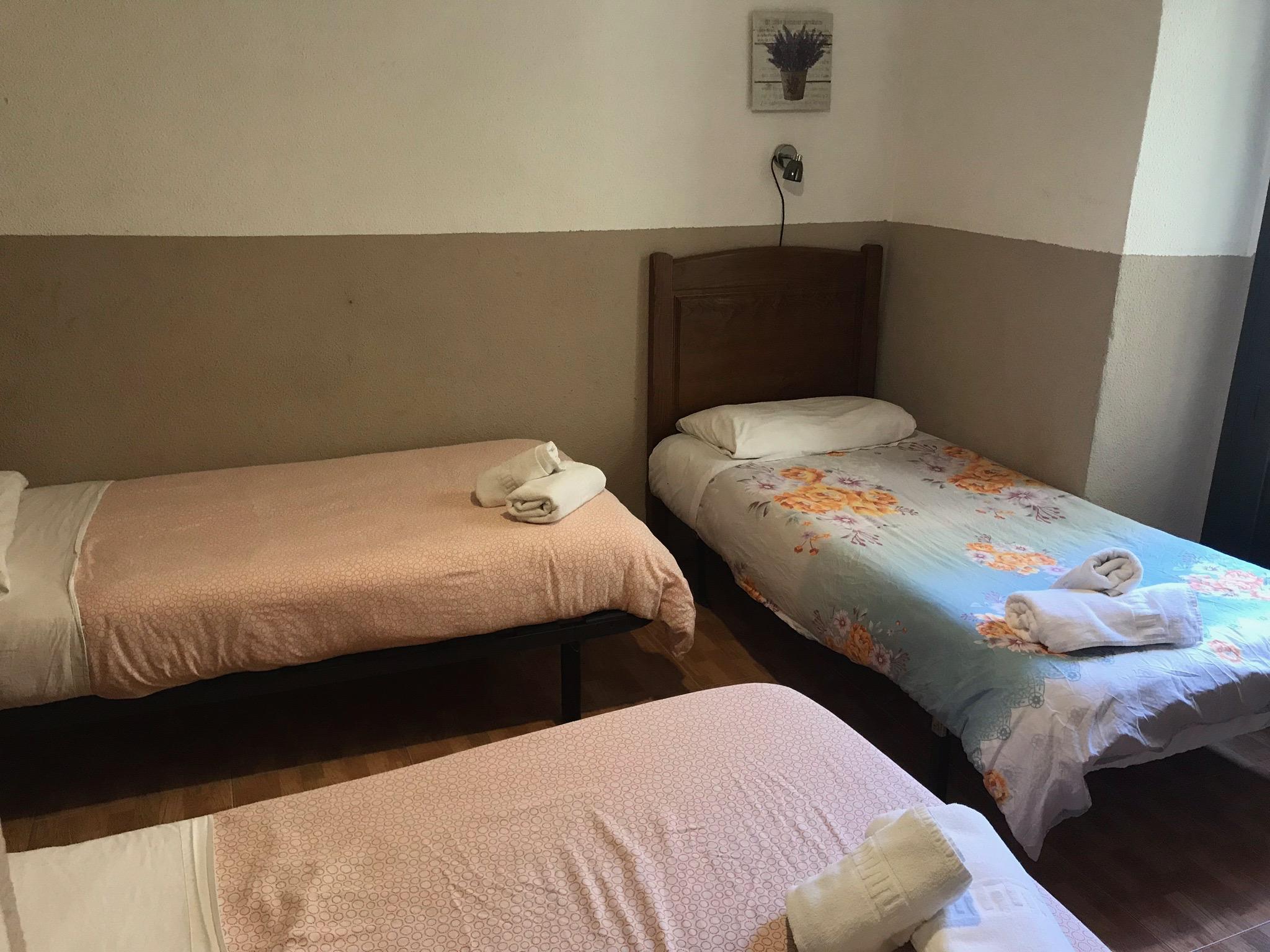 Hostal Los Perales Madrid Esterno foto A room at the hotel