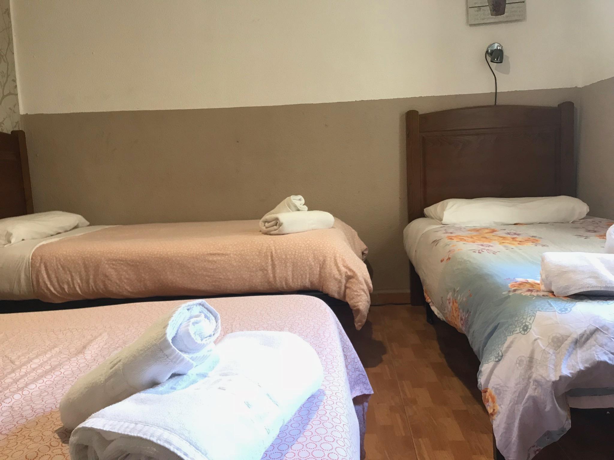 Hostal Los Perales Madrid Esterno foto A room at the hotel