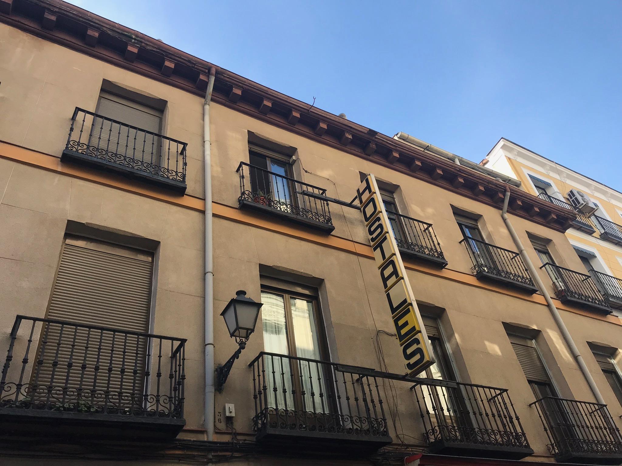 Hostal Los Perales Madrid Esterno foto Headquarters of the party in Madrid