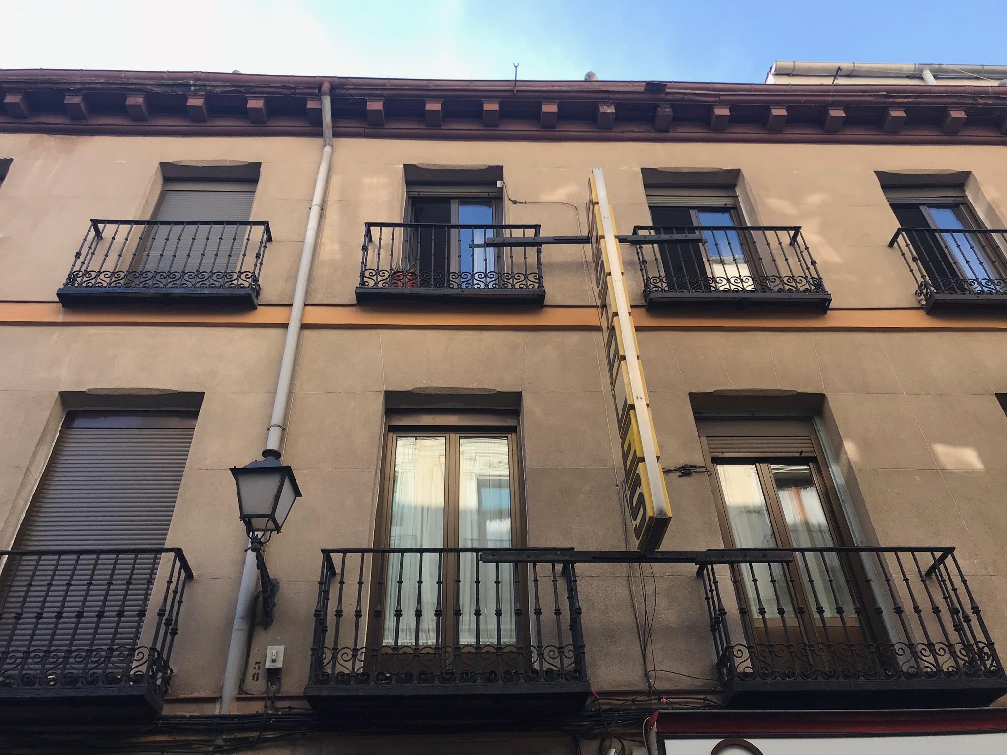 Hostal Los Perales Madrid Esterno foto The house of Francisco de Quevedo in Madrid